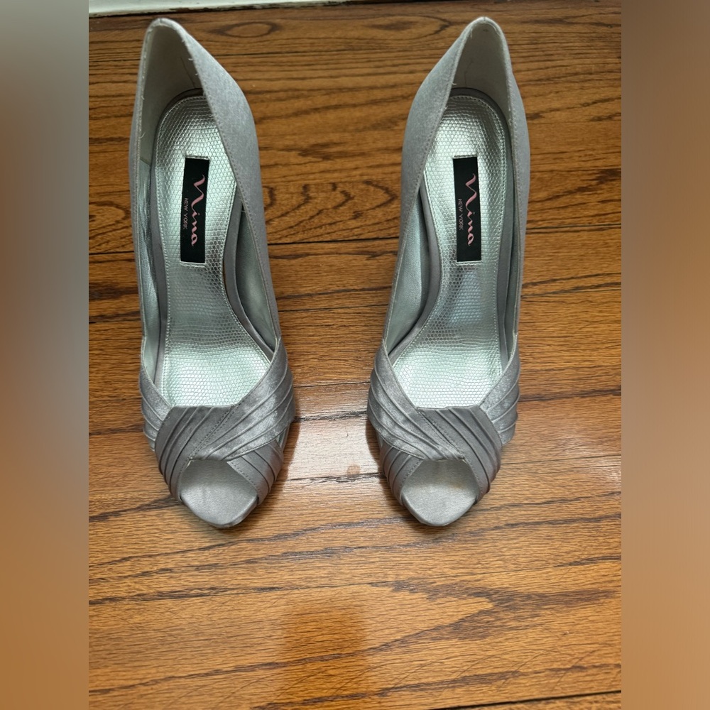 Nina New York Silver Peep Toe Pumps Heels Size 37 / 7